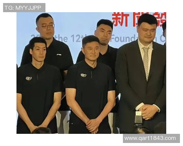 仇富姚明：从篮球巨星到社会现象的多重身份探讨与反思