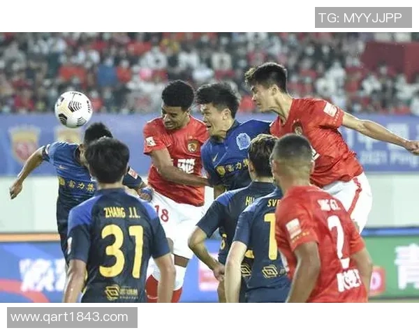 广州足球队技术争议引发热议球迷与专家观点碰撞分析